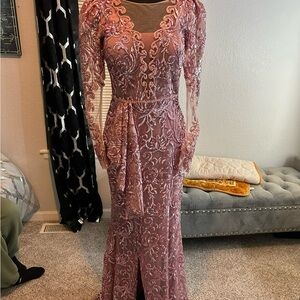 Elegant Pink Lace Evening Gown